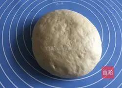 Illustration of how to make Christmas tree bread 2