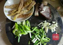 Illustration of how to make farm preserved meat 4