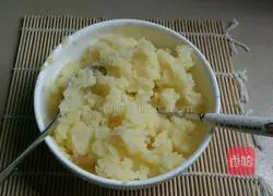 Illustration of how to make ham and mashed potatoes 3