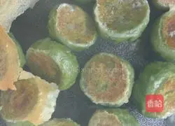 Illustration of how to make fried and hot bread 5