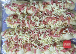 Illustration of how to make spicy cheese and ham bread 16