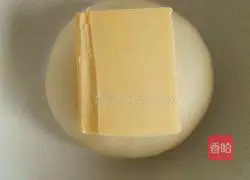 Illustration of how to make meat floss croissants 3