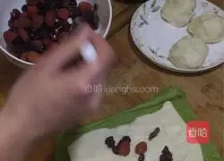 Illustration of how to make matcha mochi bread 7