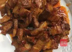 Illustration of how to make twice-cooked pork with black bean sauce 7