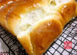 Illustration of how to make meat floss rolls 15