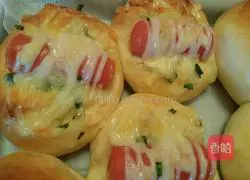 Illustration of how to make scallion cheese and ham bread 13