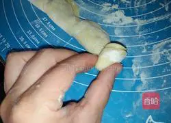 Illustration of how to make rose ham buns 10