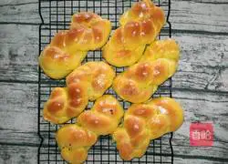 Illustration of how to make pumpkin old bread 12