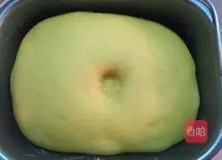 Illustration of how to make pumpkin buns 5