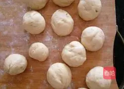 Illustration of how to make raisin buns in yogurt 7