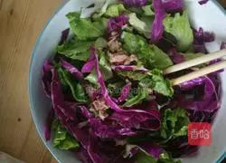 Illustration of how to make tuna sandwich and tuna vinaigrette salad 5