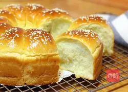 Illustration of how to make seaweed and meat floss bread 17