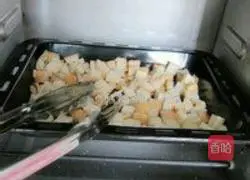 Illustration of how to make bread crumbs 3