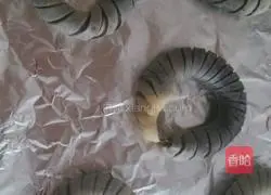 Illustration of how to make fancy bean paste bread rolls 13