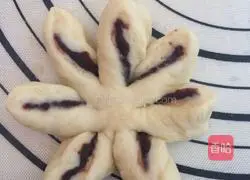 Illustration of how to make bean paste bread 5