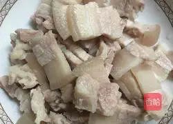 Illustration of how to make twice-cooked pork with black bean sauce 3