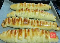 Illustration of how to make caterpillar bread 9