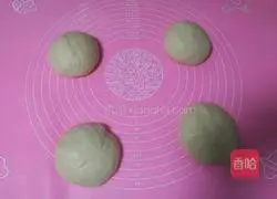 Illustration of how to make bacon, ham and cheese bread 4