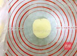 Illustration of how to make meat floss bread 7