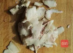 Illustration of how to make sour bamboo shoots and stir-fry twice-cooked pork 1