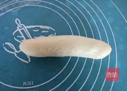 Illustration of how to make scallion ham and cheese bread 10