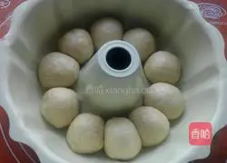 Illustration of how to make light cream Totoro bread 8