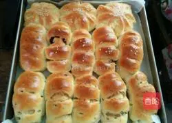 Illustration of how to make chives and meat floss bread rolls 11