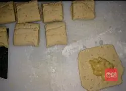 Illustration of how to make banana rice bread 3