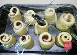 Illustration of how to make crispy buns 19