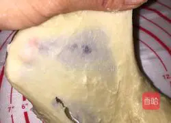 Illustration of how to make sunflower breakfast bagels 3