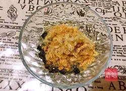 Illustration of how to make seaweed and meat floss bread 10