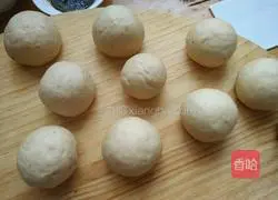 Illustration of how to make whole wheat buns (bean paste filling) 11