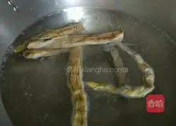 Illustration of how to make farm preserved meat 3