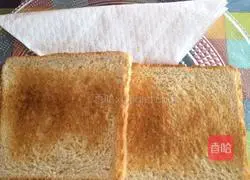 Illustration of how to make toasted bread slices with tomato sauce 7