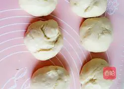 Crispy Bread Illustration of how to make a roll 6