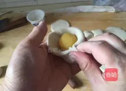 Illustration of how to make custard buns 13