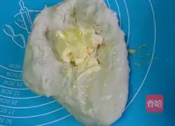 Illustration of how to make ham and chive flower-shaped bread 2