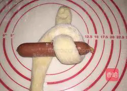 Illustration of how to make cute rabbit sausage bread 9