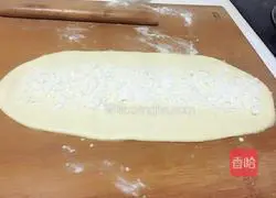 Illustration of how to make butter and coconut hand-shredded bread 3