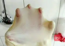 Illustration of how to make stuffed caterpillar bread 6