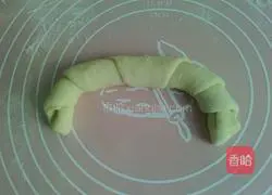 Illustration of how to make croissants 8