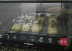 Illustration of how to make croissants 13