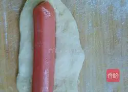 Illustration of how to make green onion sausage bread 4