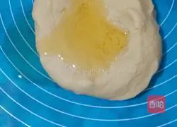 Illustration of how to make ham sausage flower bread 5