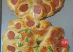 Illustration of how to make ham sausage flower bread 14