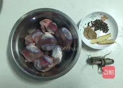 Illustration of how to make salted duck gizzards 1