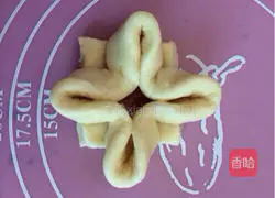 Illustration of making jam bread 10