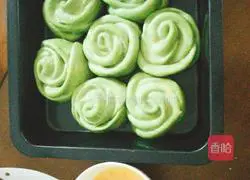 Illustration of how to make matcha rose buns 5