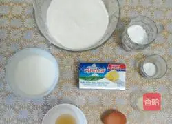 Illustration of how to make caterpillar meat floss bread 1