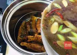 Illustration of braised crucian carp 8